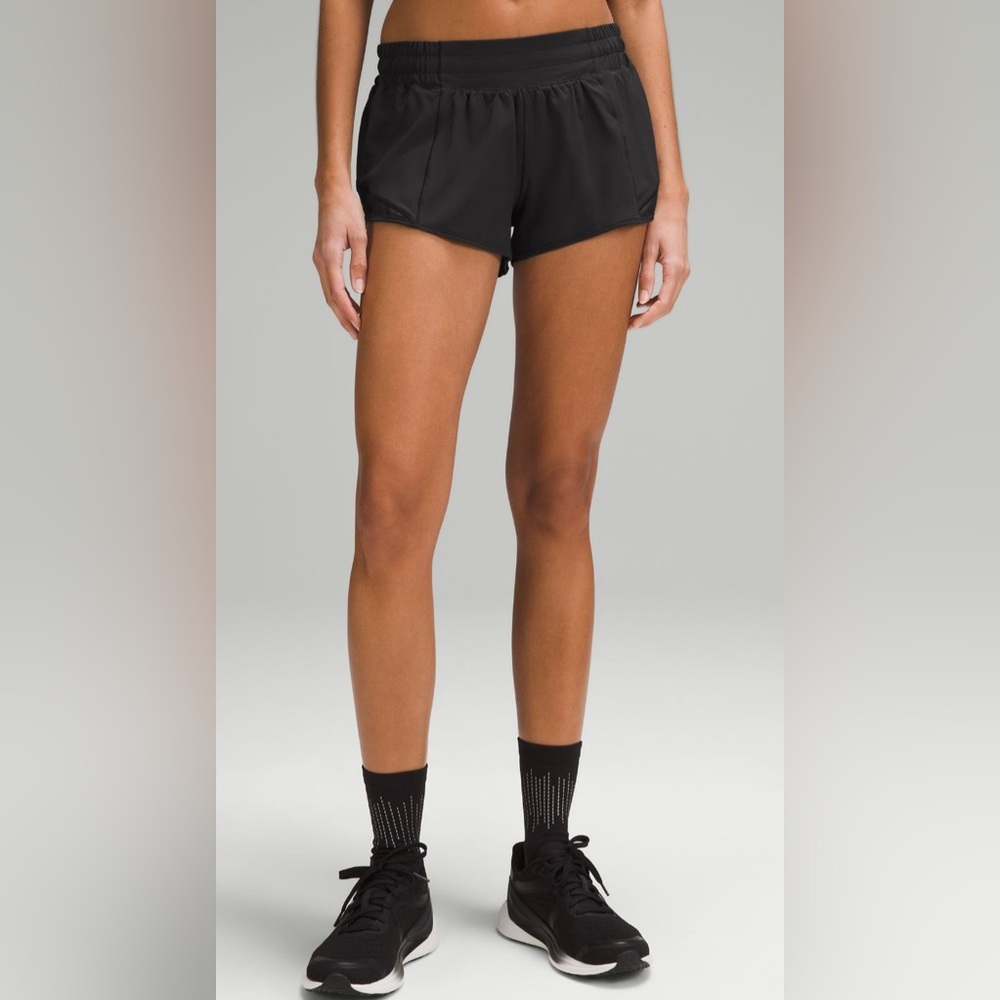 Lululemon Hotty Hot Low-Rise Lined Short 2.5" Size 2